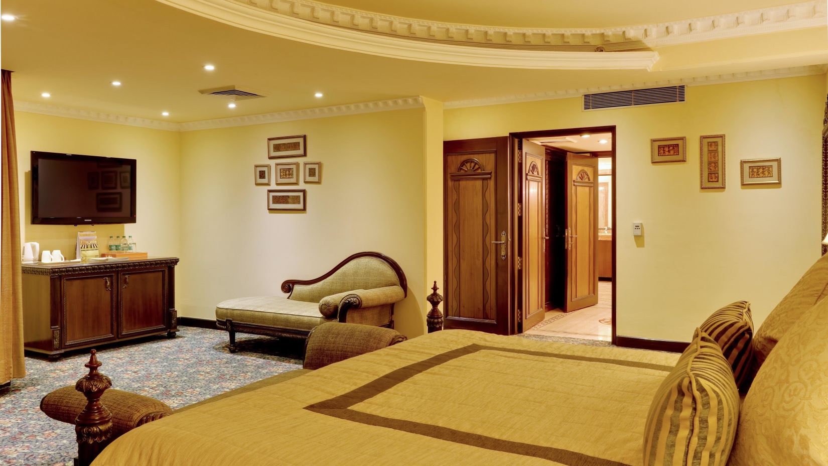 luxury suites in New Delhi