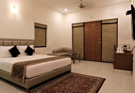 alt-text poolview room - Corbett Panorama Resort, Ramnagar