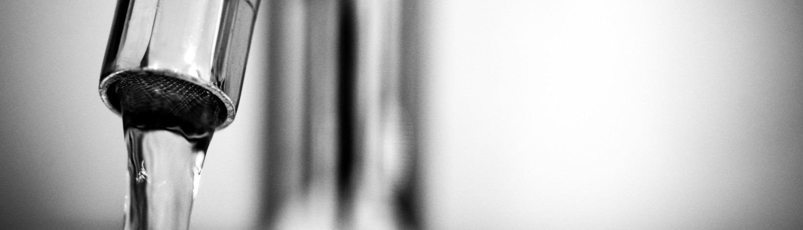 bathroom-black-and-white-blur-615326