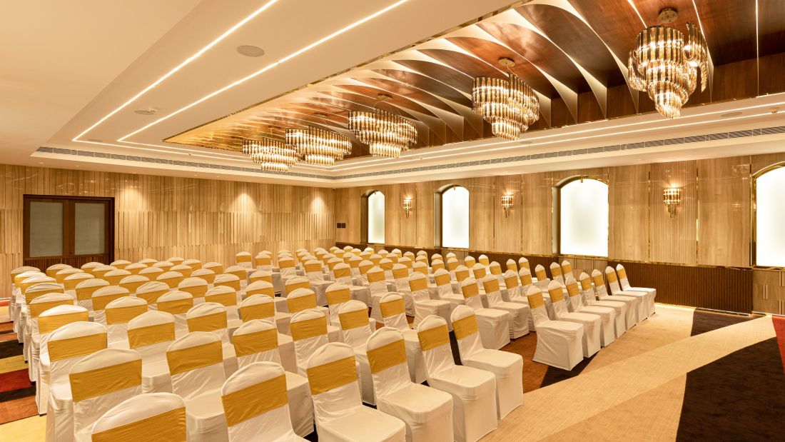 front and back view of banquet hall with seating arrangement in theatre style1