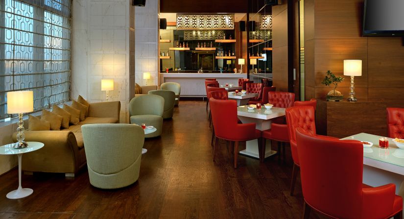 Bar, Golden Tulip, Business hotel in Lucknow