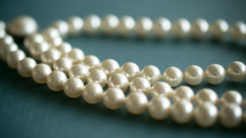 a pearl necklace