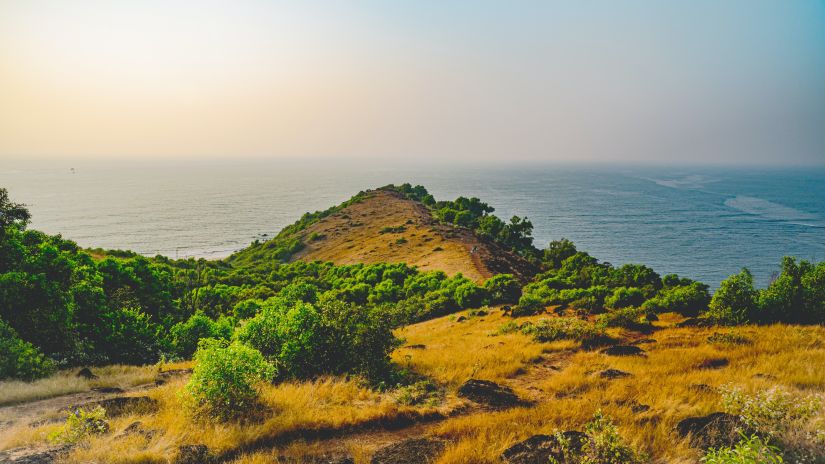 The cliff overlooking the sea near Chapora Fort - Places to visit in Morjim