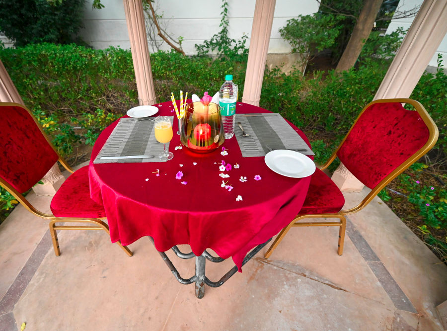 alt-text Outside sitting area - Clarks Safari, Ranthambore