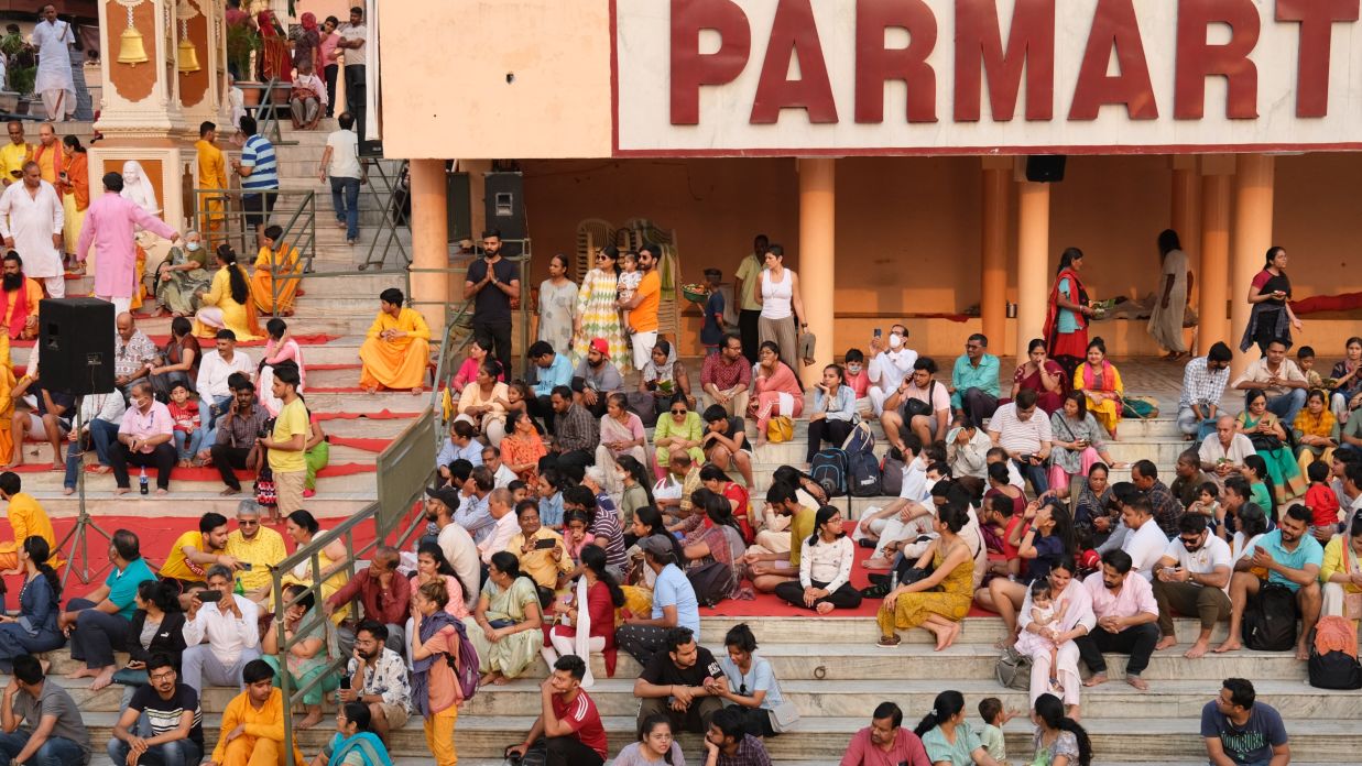 People crowding near the river at Parmarth Niketan Ashram @ Lamrin Boutique Cottages, Rishikesh