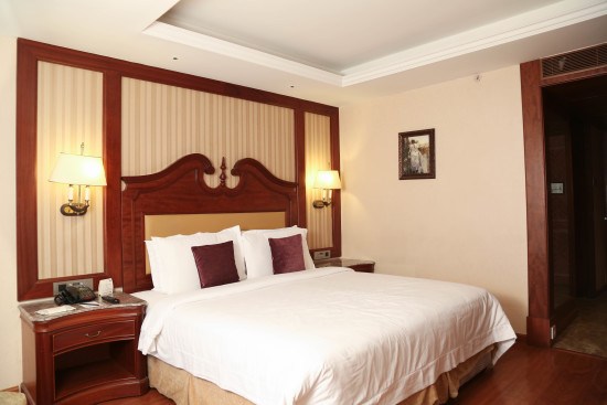 alt-text Cosy room with king size bed and modern interiors at Hablis Hotel, Chennai