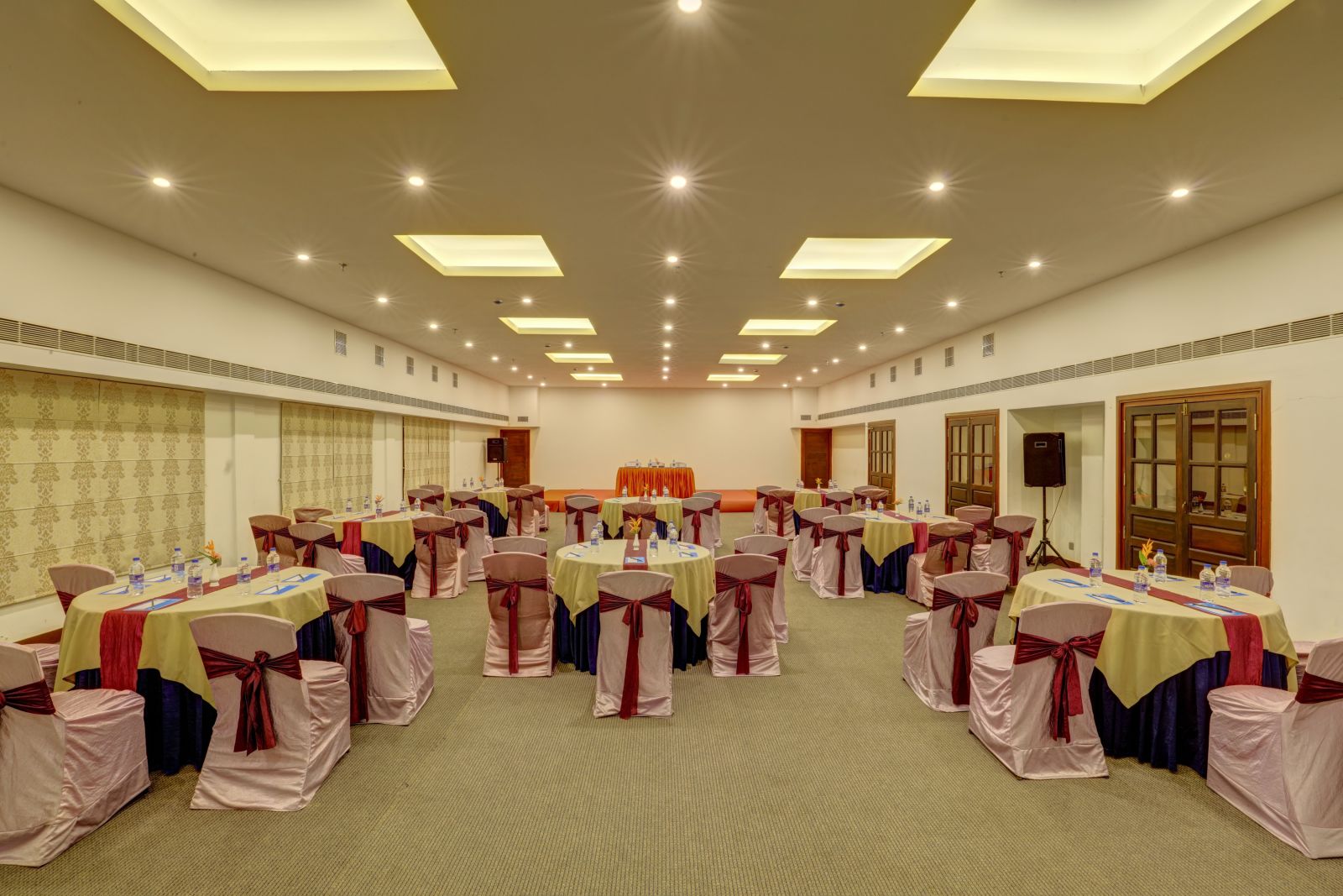 Banquet hall cluster style arrangement - Rhythm Kumarakom