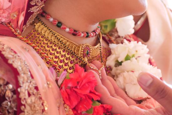 alt-text bride with mangalsutra