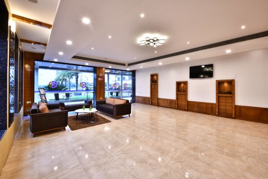 alt-text Interior of Click Hotel - Sagar Plaza Chakan Pune 7