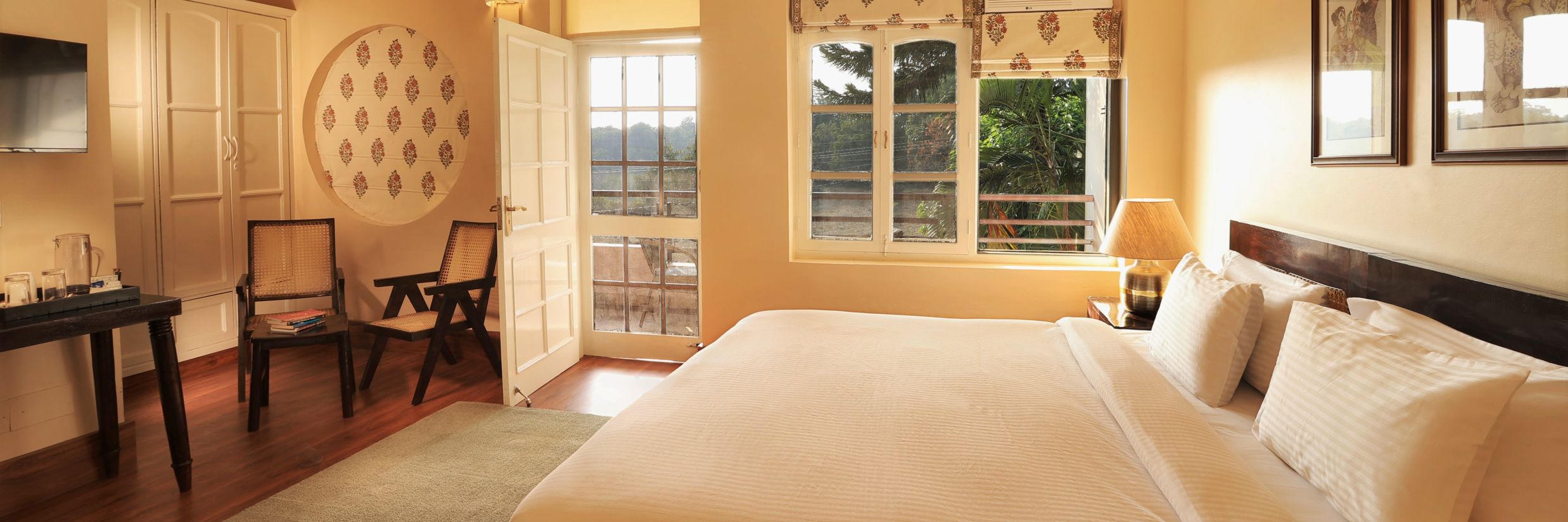 Super Deluxe Room features light colours and modern designs - Lamrin Boutique Cottages Rishikesh