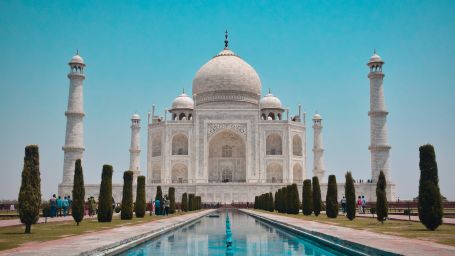 Scenery of the Taj Mahal in its glory