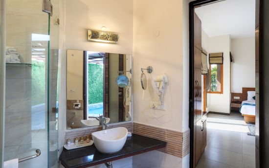 alt-text lagoon suite bathroom - Corbett Panorama Resort, Ramnagar