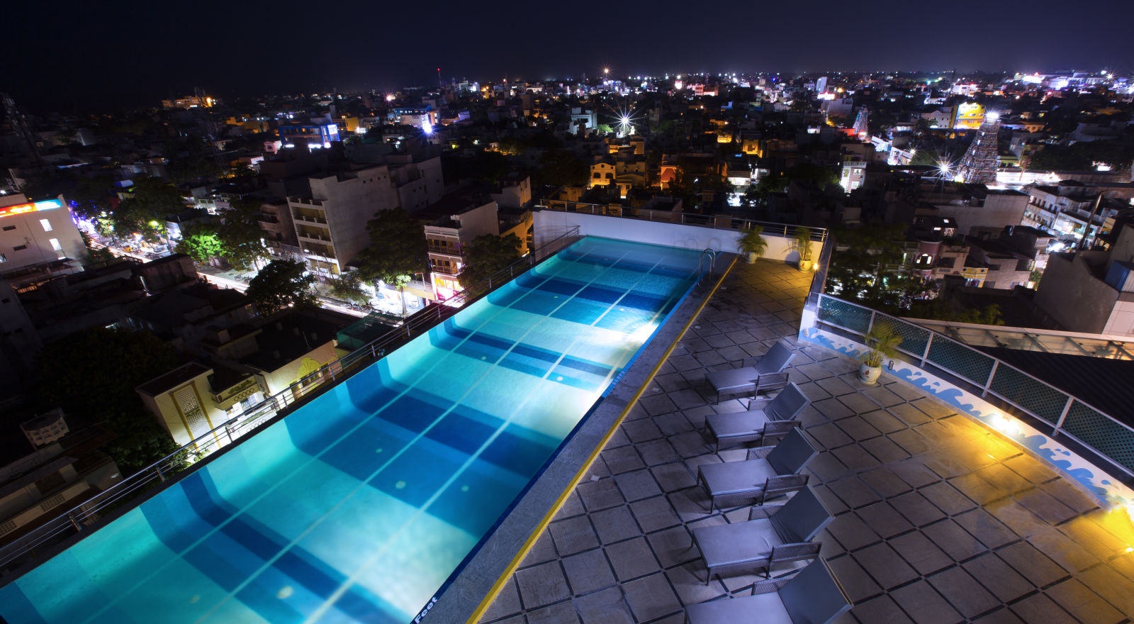 Swimming Pool Night View xwpr3a