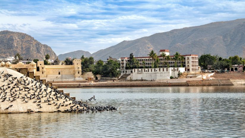 lake in pushkar