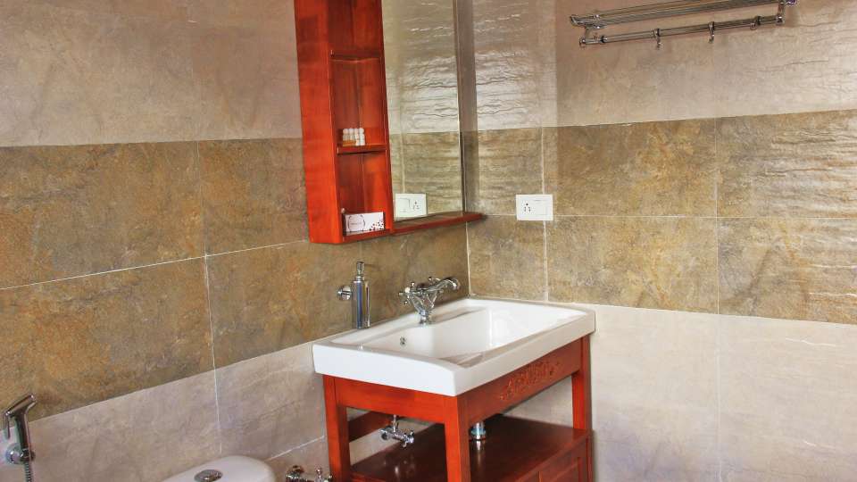 Ojaswi Himalayan Resort, Mukteshwar Nainital Terrace room washroom