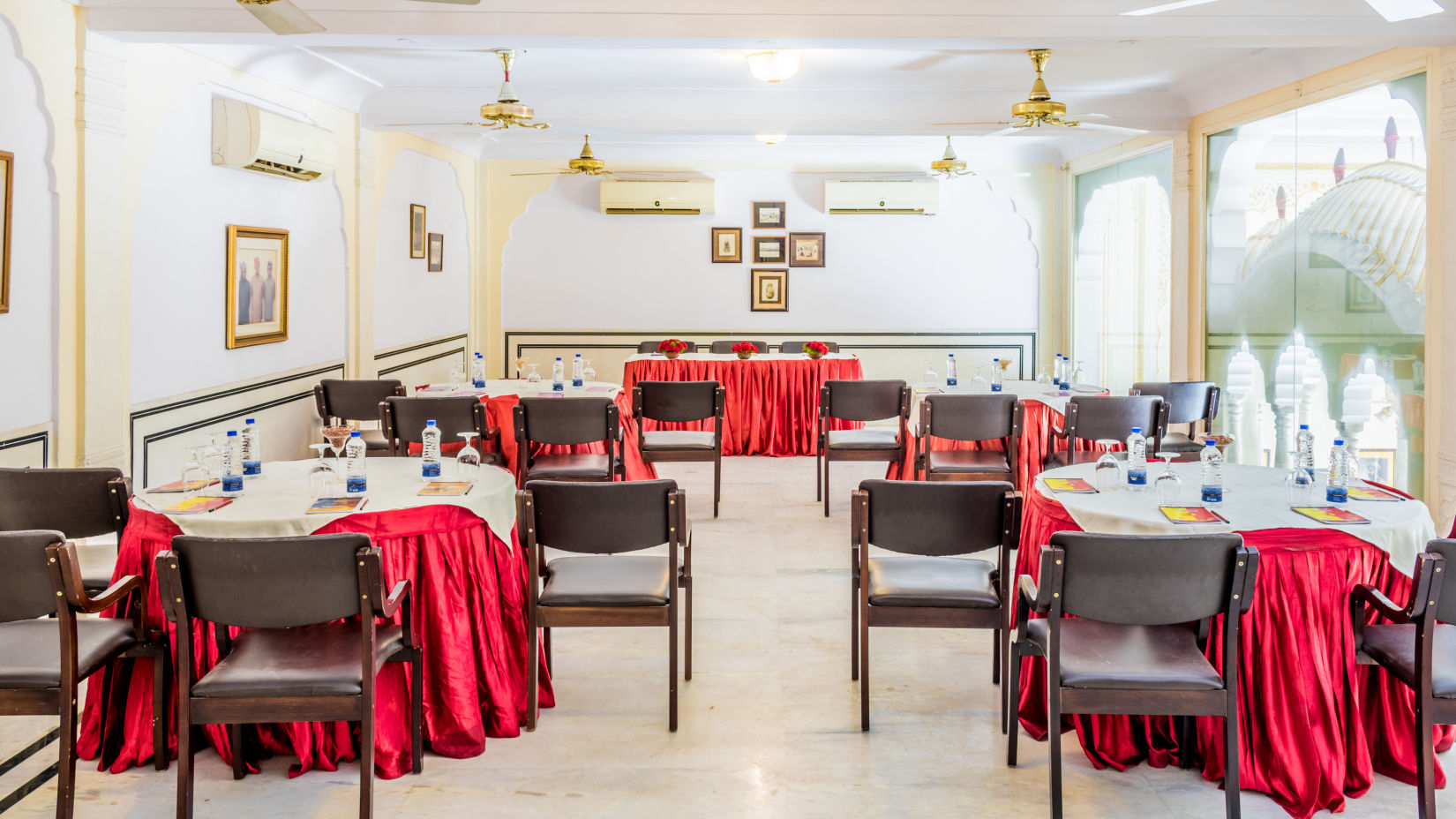 Round table seating arrangements in the banquet hall - Mandawa Haveli, Jaipur