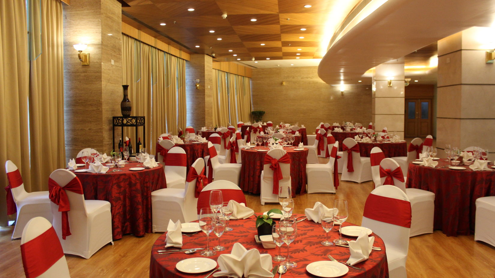 cluster seating - the prive banquet and meeting room in mumbai at the orchid hotel