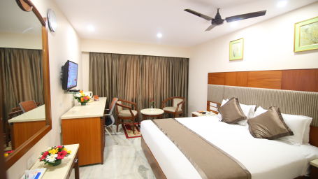 King-sized bed at Hotel Daspalla Executive Court Vishakapatnam 2