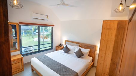 Room with bed, widown and wardrobe at Feel Free Retreat, Wayanad