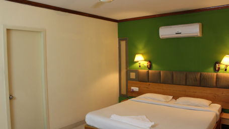 Golf Inn Executive Hotel, Bangalore Bangalore Premium Rooms 4 golf inn executive hotel near embassy golf links business park