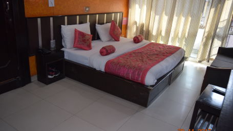 Deluxe Double A/C Room at Hotel Trishul - Budget Hotels, Har ki Pauri Hotels, Haridwar Hotels