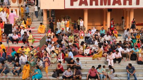 People crowding near the river at Parmarth Niketan Ashram @ Lamrin Boutique Cottages, Rishikesh