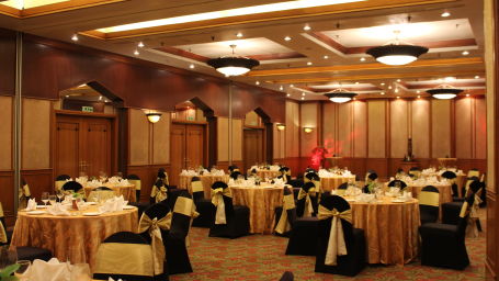 cluster seating arrangement at the conference hall in mumbai