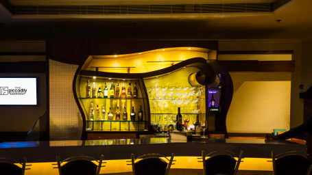 Bars in Lucknow,Theka Bar At The Piccadily, Hotel with Bar in Lucknow 6