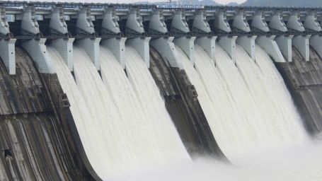 water flowing from the dam with high speed