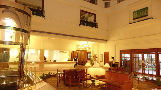 Abad Atrium Lobby, Hotel in MG Road