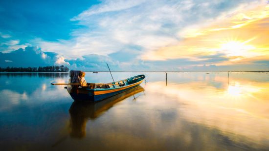 scenic-photo-of-boat-during-dawn-2834306