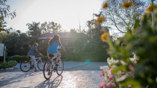 guests cycling at Karma Lakelands 3