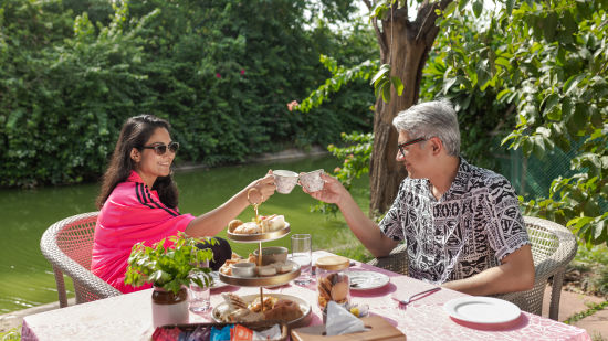 two people having coffee outside the Kingfisher Villa - Karma Lakelands - Klub Karma - Villa 24 - 30