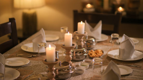 The dining table prepped for a meal - Lamrin Boutique Cottages Rishikesh