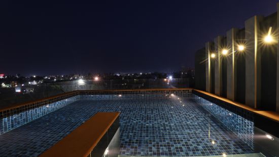 Rooftop Pool 3