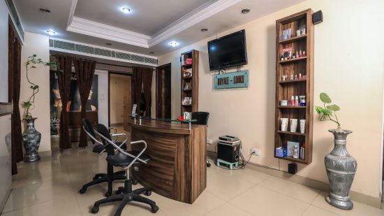 Salon in Lucknow, The Piccadily, Hotel near Hazratganj 2