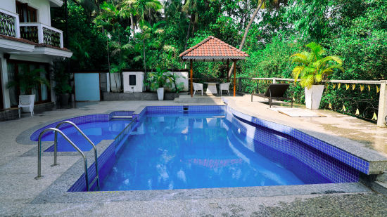 Swimming pool area - White pearl suites by rosetum 