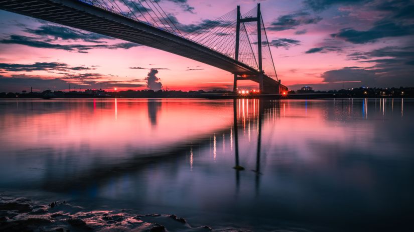 howrah bridge at dusk