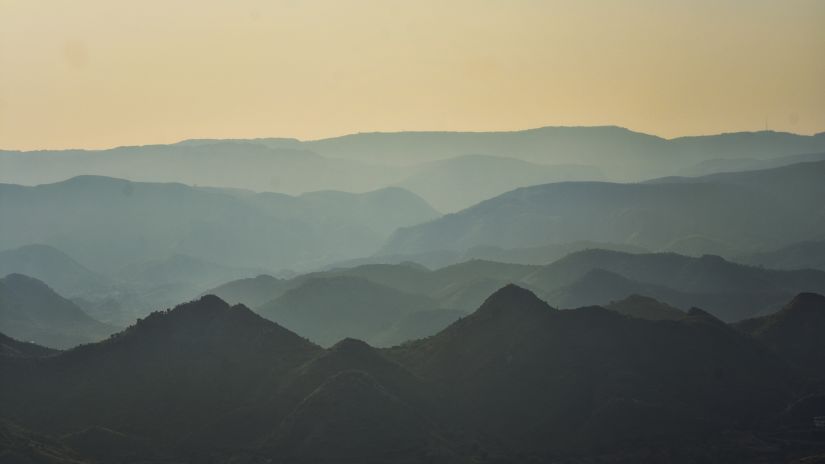 A beautiful image showing the aravalli hill ranges