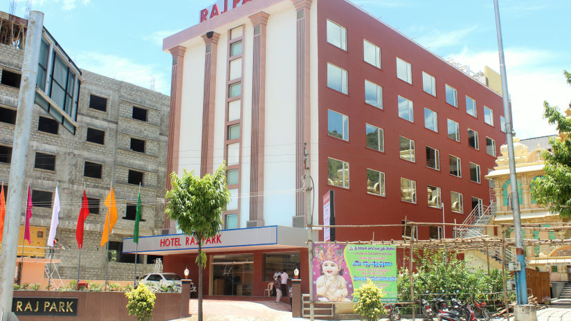 Facade image with a tree in front of it - Hotel in Tirupati - Raj Park Hotel, Tirupati