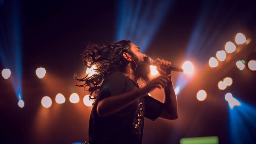 A man singing under the spotlight - Richmonde Ananta Elite Goa