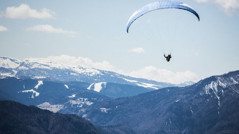 A view of paragliding over a mountainous background