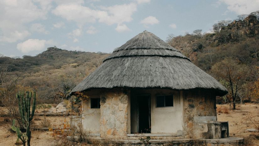 A wide view of a hut in a  deserted place. 