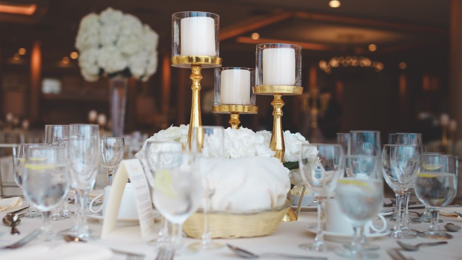 Image of a table with white flowers and glasses