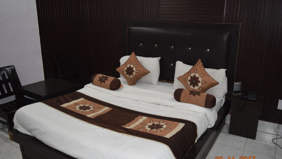 Deluxe Double A/C Room at Hotel Trishul -  Budget Hotels, Har ki Pauri Hotels, Haridwar Hotels