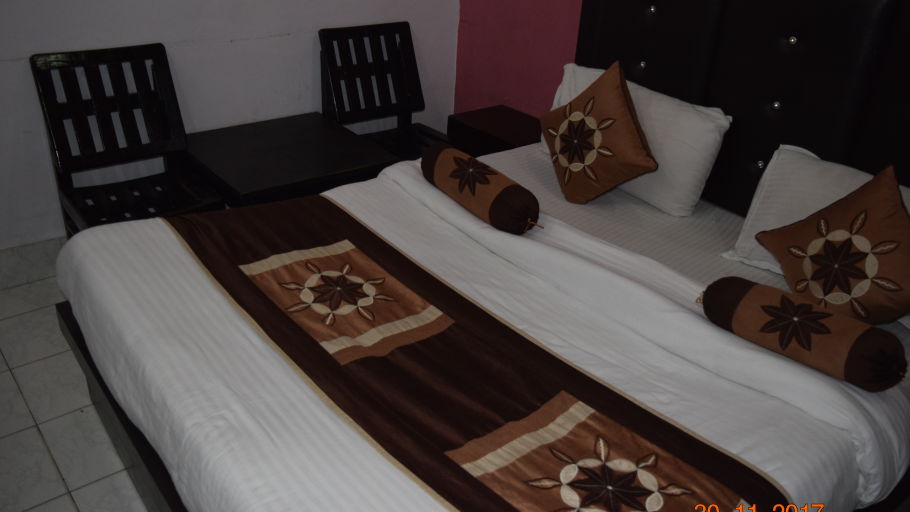 Deluxe Double A/C Room at Hotel Trishul -  Budget Hotels, Har ki Pauri Hotels, Haridwar Hotels 