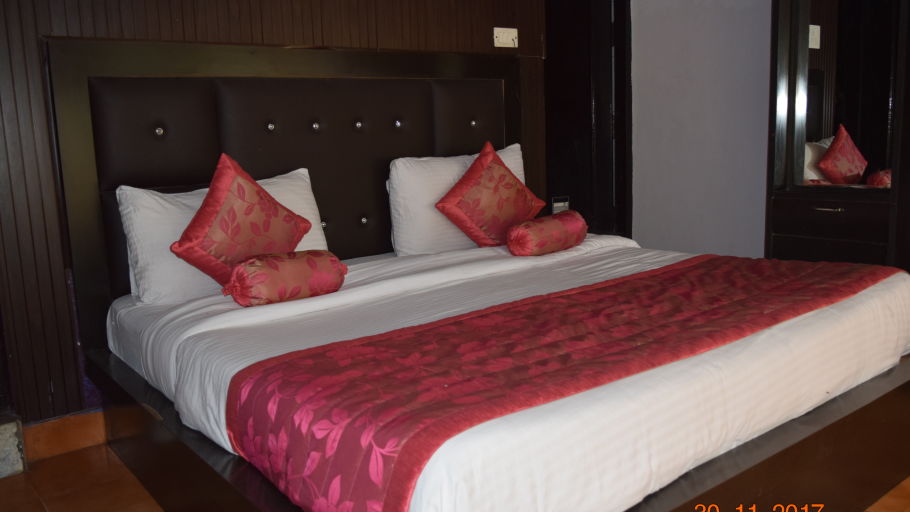 Deluxe Double A/C Room at Hotel Trishul, Haridwar | Hotels near Railway station in haridwar