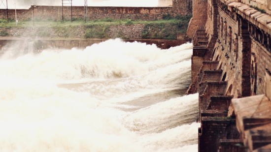 Serai Kabini - dam with water gushing out