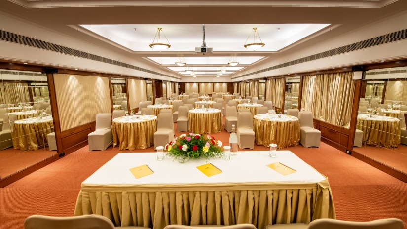 the sitting arrangement at Cumberland Banquet Hall in Kodaikanal 