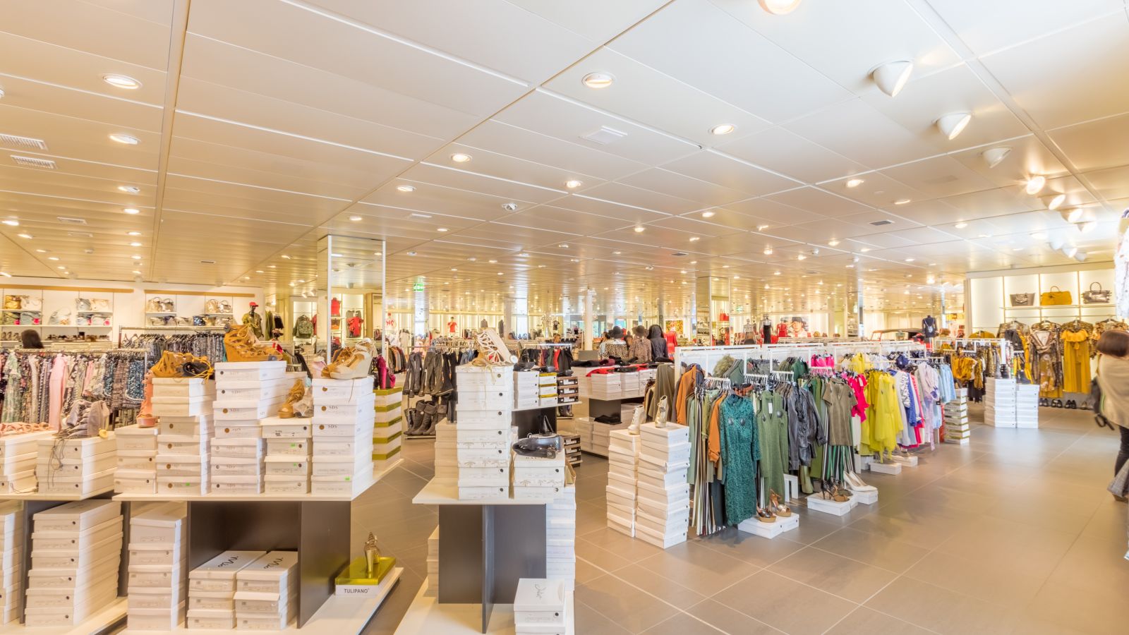 many items inside a shop of a shopping mall